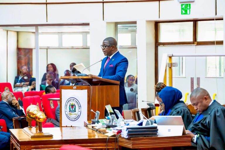 SERIKALI YA AWAMU YA SITA YAJENGA ZAIDI YA KILOMETA 1,495 ZA BARABARA ZA LAMI KWA MIAKA MITANO
