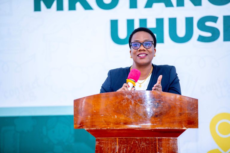 MKURUGENZI WA RASILIMALI WATU TANESCO AWAHAKIKISHIA USHIRIKIANO MAAFISA HUDUMA KWA WATEJA KUBORESHA UTENDAJI