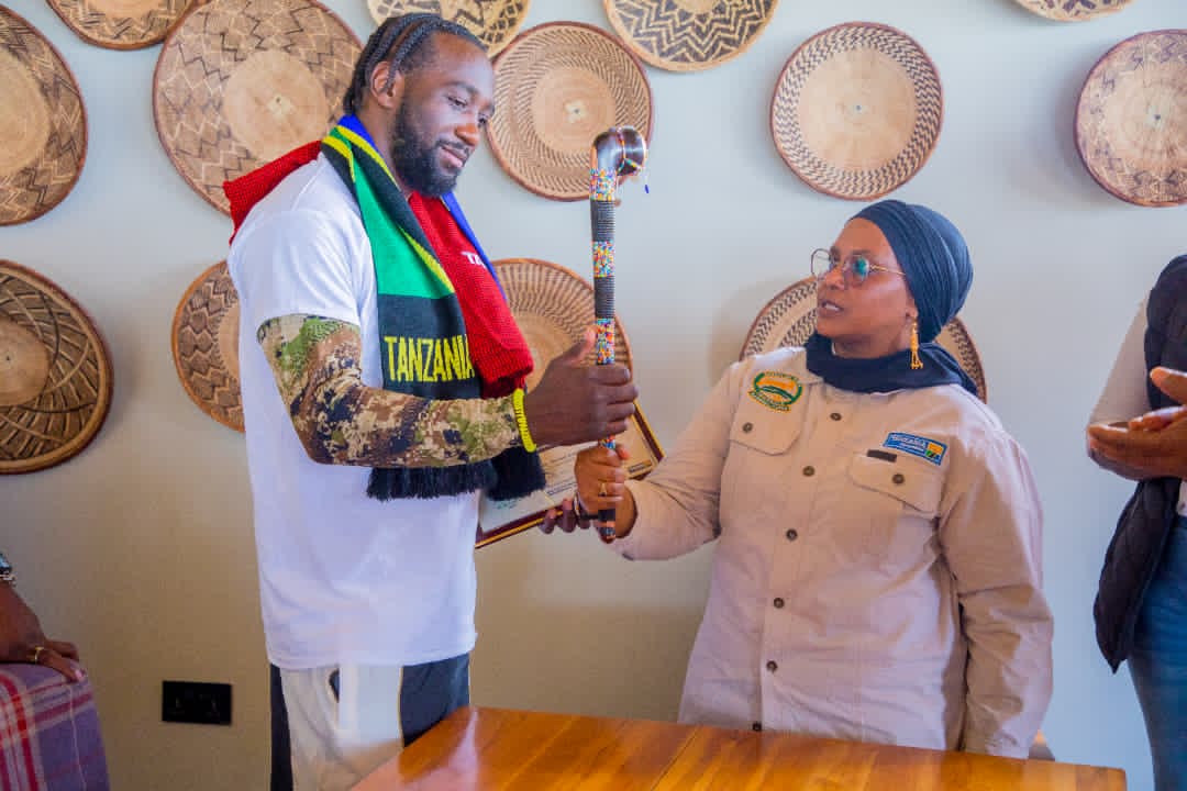 BINGWA WA DUNIA WA MASUMBWI CRAWFORD KUITANGAZA SERENGETI KIMATAIFA