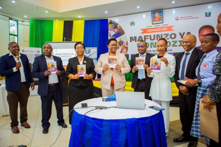 PROF. NOMBO AIPONGEZA ADEM KWA MPANGO WA MAFUNZO YA KITAIFA KWA WAKUU WA SHULE NCHINI