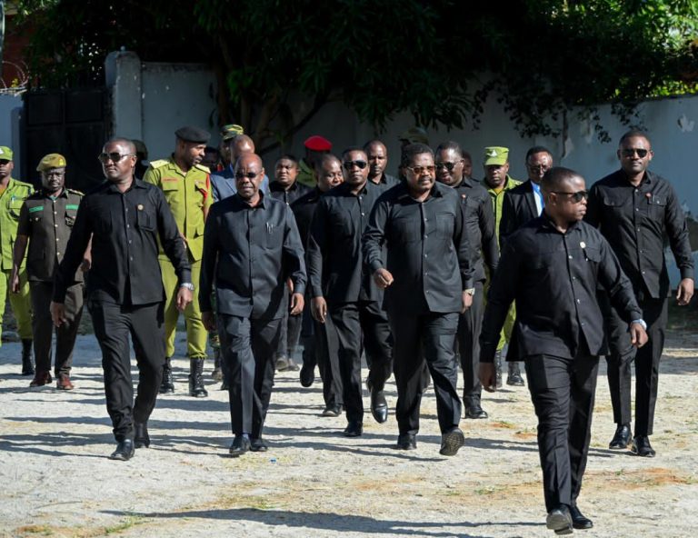 MAKAMU WA RAIS WASILI VIWANJA VYA KILIMANI CHATO KUAGA MWILI WA MAMA WA HAYATI DKT. MAGUFULI