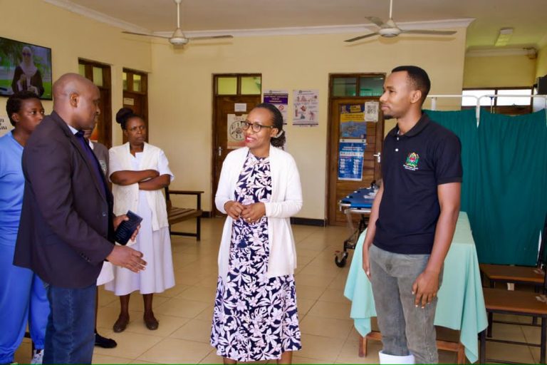 ZAIDI YA WASAFIRI 75,000 WAFANYIWA UCHUNGUZI NA HAKUNA KISA CHA EBOLA KILICHOBAINIKA TANZANIA HADI SASA