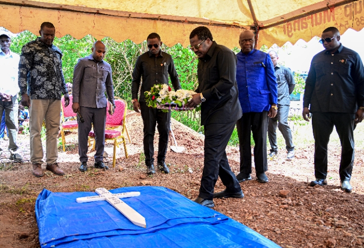 MAKAMU WA RAIS ASHIRIKI MAZISHI YA BONIFACE MAKENE