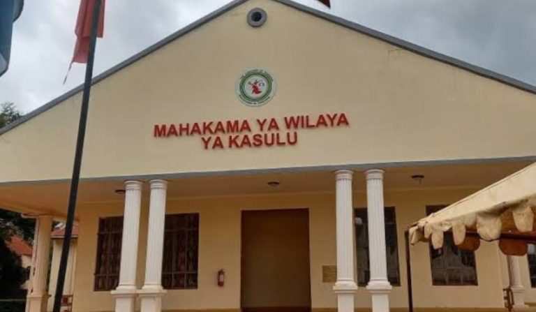 MTENDAJI WA KIJIJI CHA KIGADYE AFIKISHWA MAHAKAMANI AKITUHUMIWA KUOMBA NA KUPOKEA HONGO