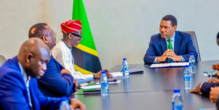 WAZIRI MKUU AKUTANA NA PROF. JANABI BRAZZAVILLE