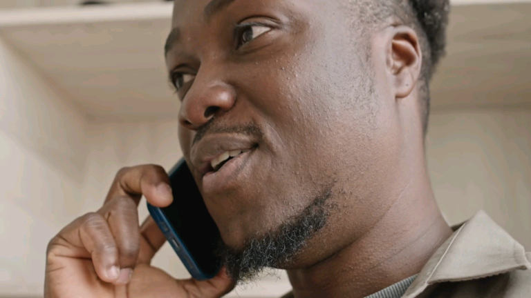 NILIYOPATA SIMU KUTOKA KWA MTU NILIYEMDAI PESA KWA MIEZI TISA AKINIOMBA NIMPE NAMBA YA KUTUMA USIKU WA MANANE