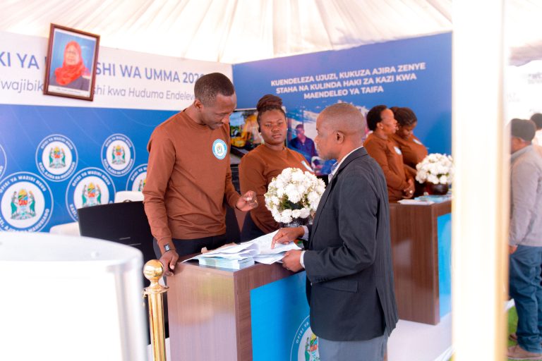 HABARI PICHA: MANGI AKIPATA UFAFANUZI WA HUDUMA ZA OWM-KAZI KATIKA MAONESHO YA UTUMISHI WA UMMA  2026