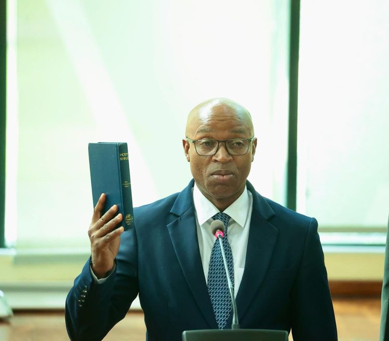 KAMBARAGE, FATMA NA CHUMI WAAPA KUWA WABUNGE WA BUNGE LA JUMUIYA YA AFRIKA MASHARIKI