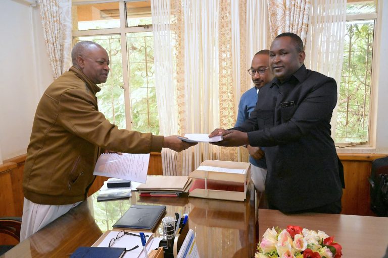 WAZIRI MKUU AFANIKISHA MARIDHIANO YA MGOGORO WA MIAKA 14 KATI YA MARTHA HILONGA NA KANISA KATOLIKI ARUSHA