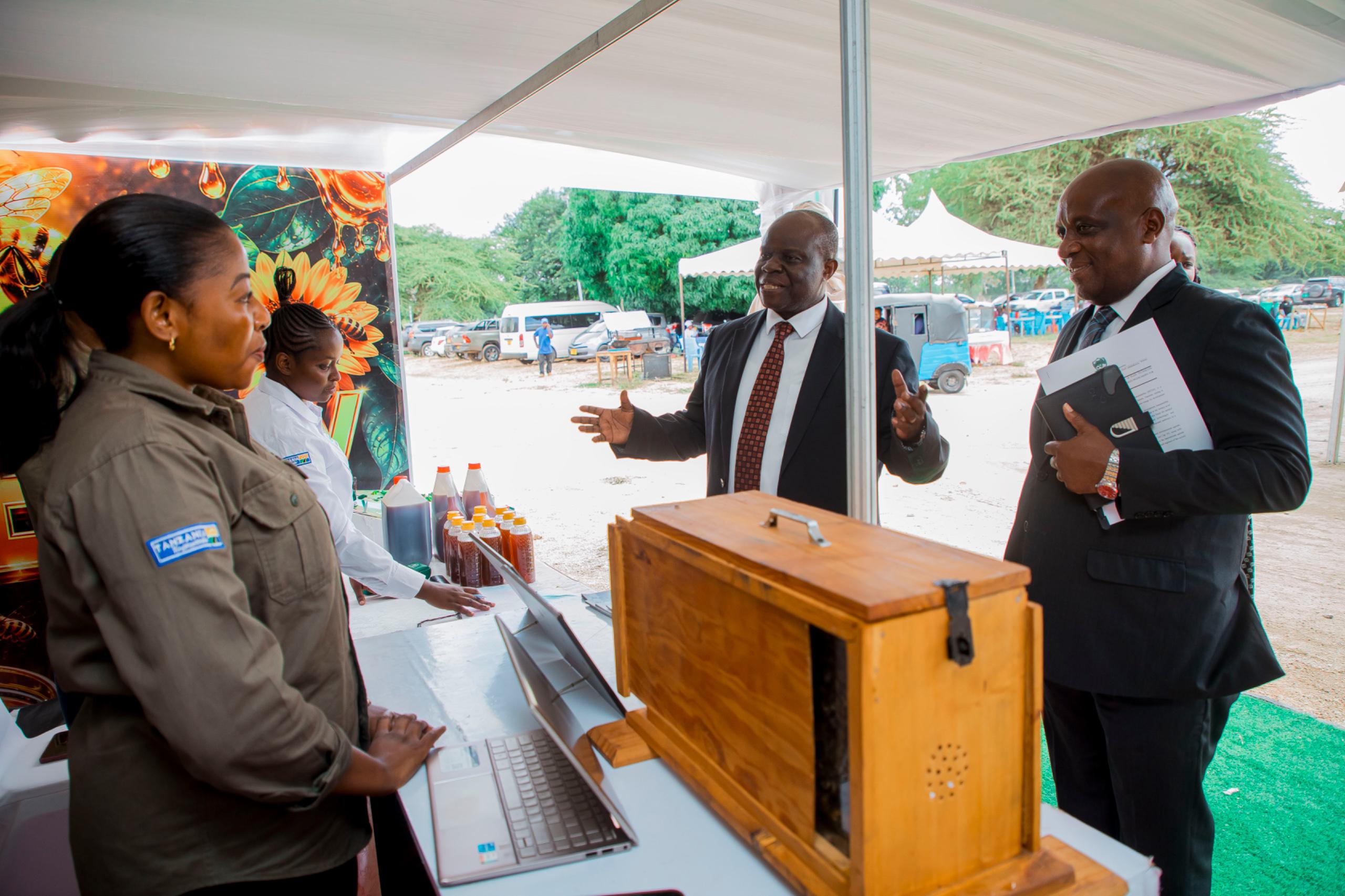 VIONGOZI OFISI YA MAKAMU WA RAIS WAIPONGEZA TFS KWA JUHUDI ZA UHIFADHI WA MAZINGIRA