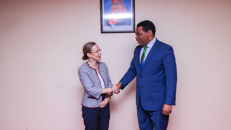 WAZIRI MKUU AKUTANA NA BALOZI WA UINGEREZA NCHINI TANZANIA