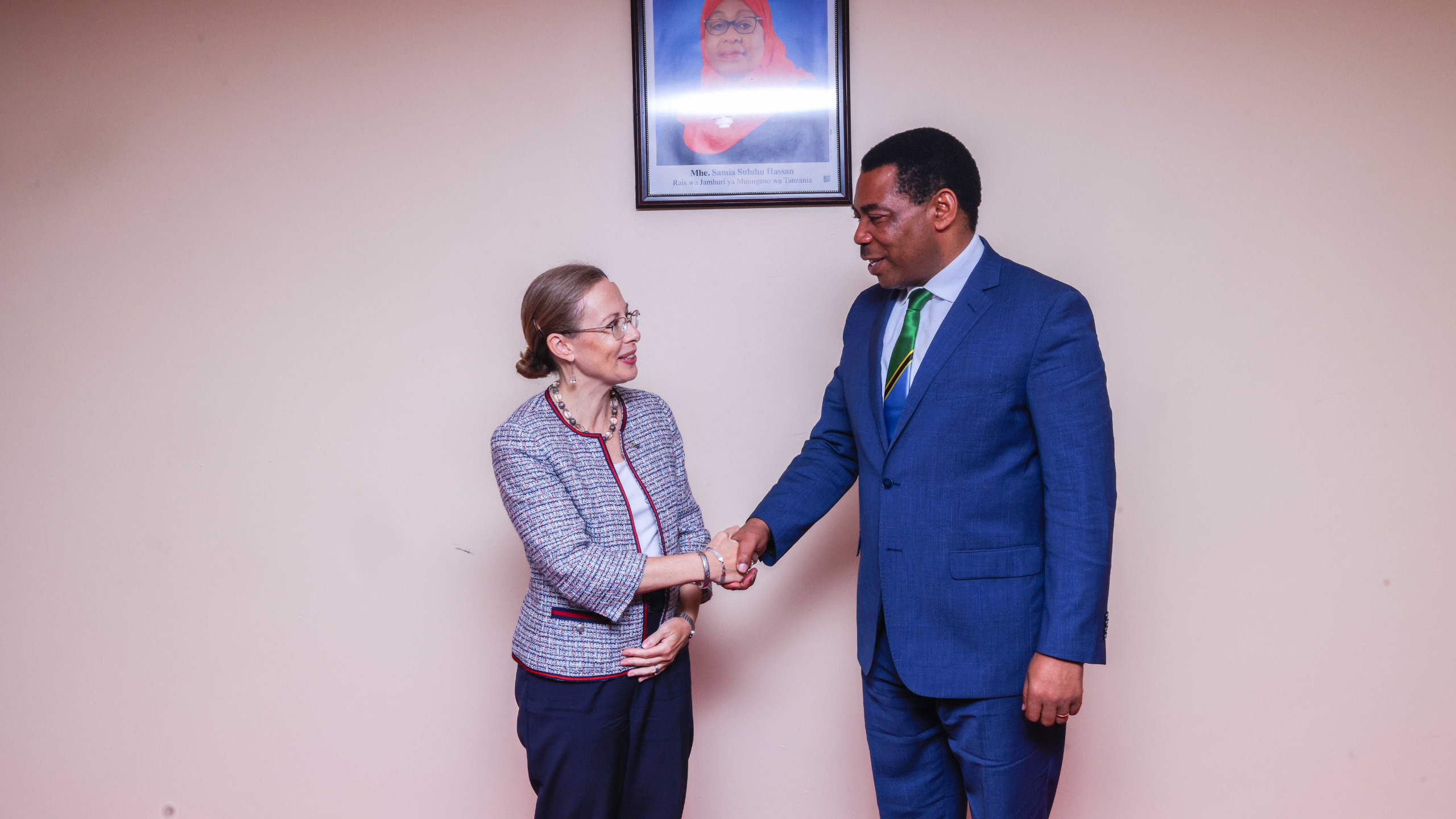 WAZIRI MKUU AKUTANA NA BALOZI WA UINGEREZA NCHINI TANZANIA
