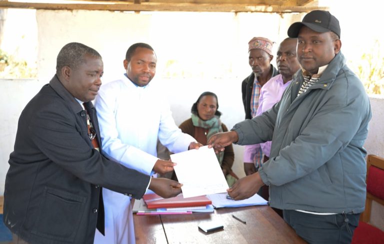 DKT. MWIGULU NCHEMBA ATATUA MGOGORO WA ARDHI ULIDUMU MIAKA 41 NYOLOLO MUFINDI