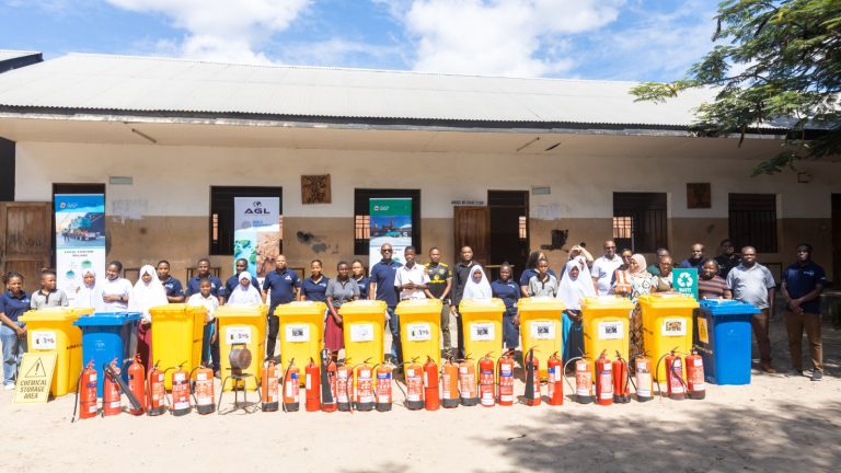 AGL TANZANIA YATEKELEZA MPANGO WA “PLASTIC-LESS” KWA KULINDA MAZINGIRA NA KUSAIDIA JAMII