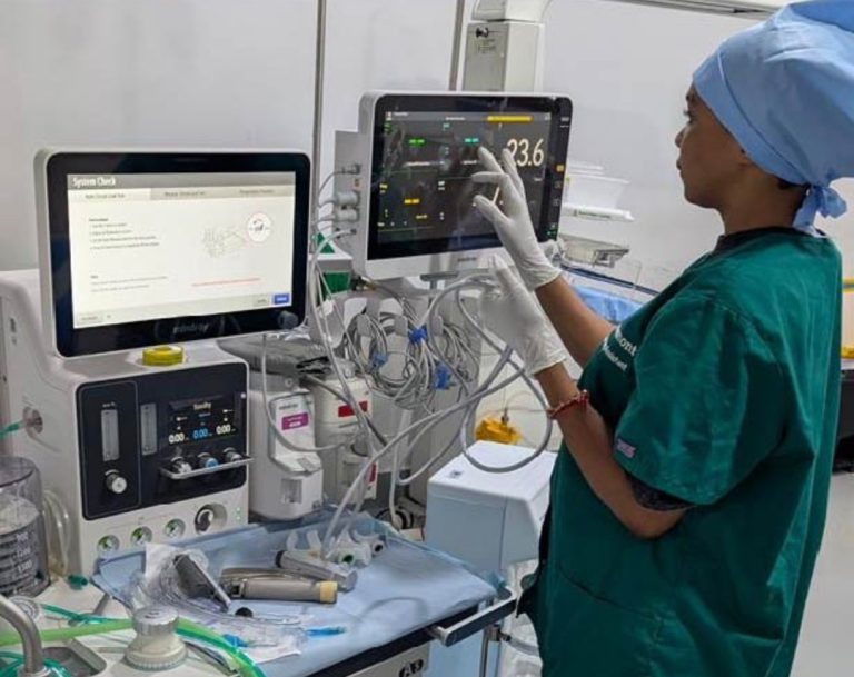 FUNDI SANIFU WA MSD AFNYIA MATENGENEZO KINGA MASHINE YA KUSAFISHA DAMU (UDOM) HOSPITAL