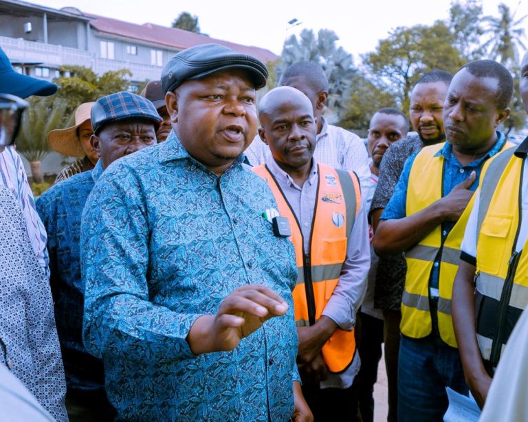 PROF. SHEMDOE AIELEKEZA KAMPUNI YA CRBC KUKAMILISHA UJENZI WA BARABARA 7 UBUNGO IFIKAPO AGOSTI 14, 2026