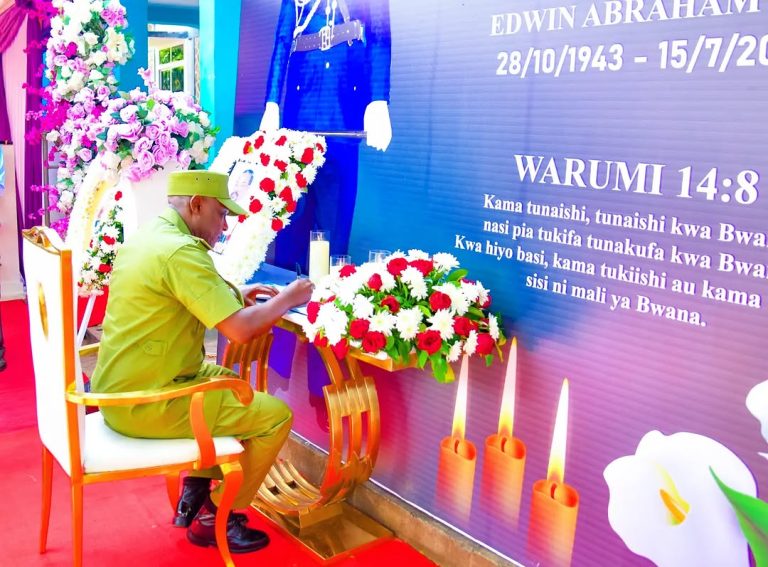 IGP WAMBURA AOMBOLEZA KIFO CHA KAMISHNA WA JESHI LA POLISI