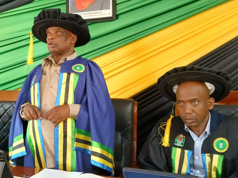 BARAZA LA MADIWANI IRINGA LASISITIZA ULIPAJI MADENI YA WATUMISHI, WAZABUNI