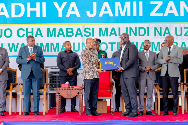 MIXX YAWEZESHA MALIPO KIDIJITALI MRADI WA MABASI YA UMEME ZANZIBAR