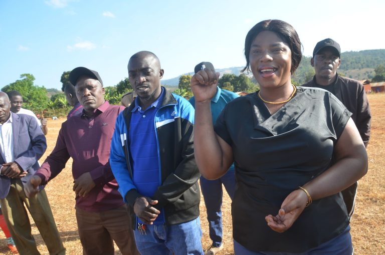 KIDOTI FOUNDATION KUJENGA UWANJA WA KISASA WA MPIRA WA MIGUU KIJIJI CHA TANGA WILAYANI MBINGA 