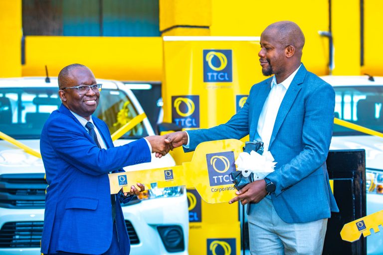 TTCL YAENDELEA KUWEKEZA KATIKA VITENDEA KAZI, YAKABIDHI MAGARI SITA