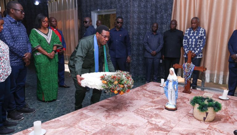 DKT. MWIGULU AZURU KABURI LA MWALIMU NYERERE, BUTIAMA