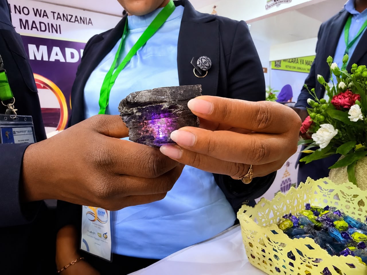 TANZANITE YANG’AA SABASABA, WANANCHI WAVUTIWA NA UPEKEE WAKE