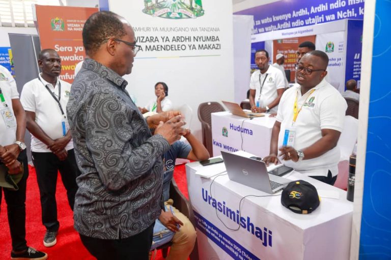 WIZARA YA ARDHI YATOA HATI ZAIDI YA 470; WAZIRI DKT. AKWILAPO, AHIMIZA UFANISI, HAKI NA WELEDI KATIKA UTOAJI WA HUDUMA