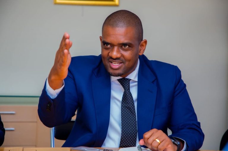WAZIRI NDEJEMBI AJADILI AWAMU YA PILI YA MRADI WA UMEME WA JUA KISHAPU NA WASHIRIKA WA MAENDELEO.