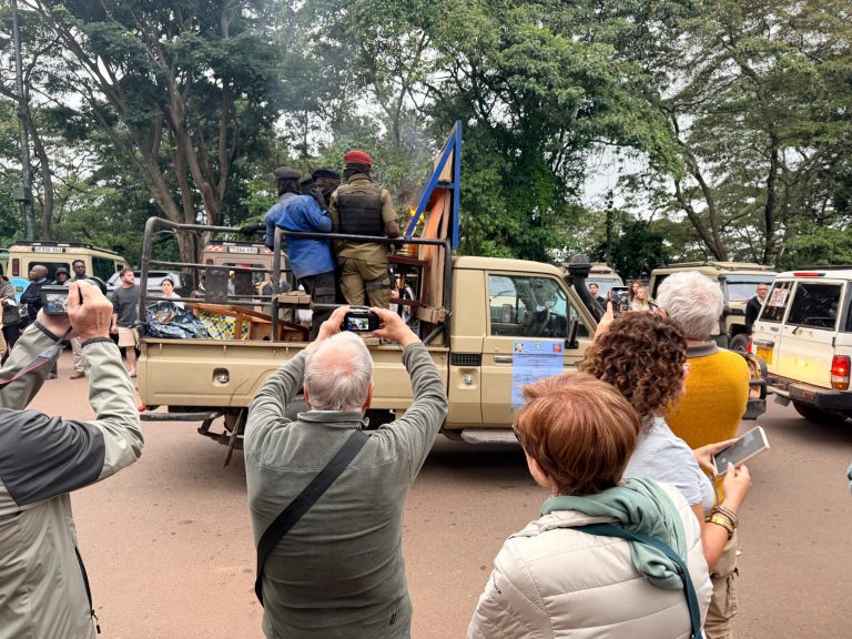 WATALII WASHUHUDIA MWENGE WA UHURU UKIMULIKA MAAJABU YA NGORONGORO
