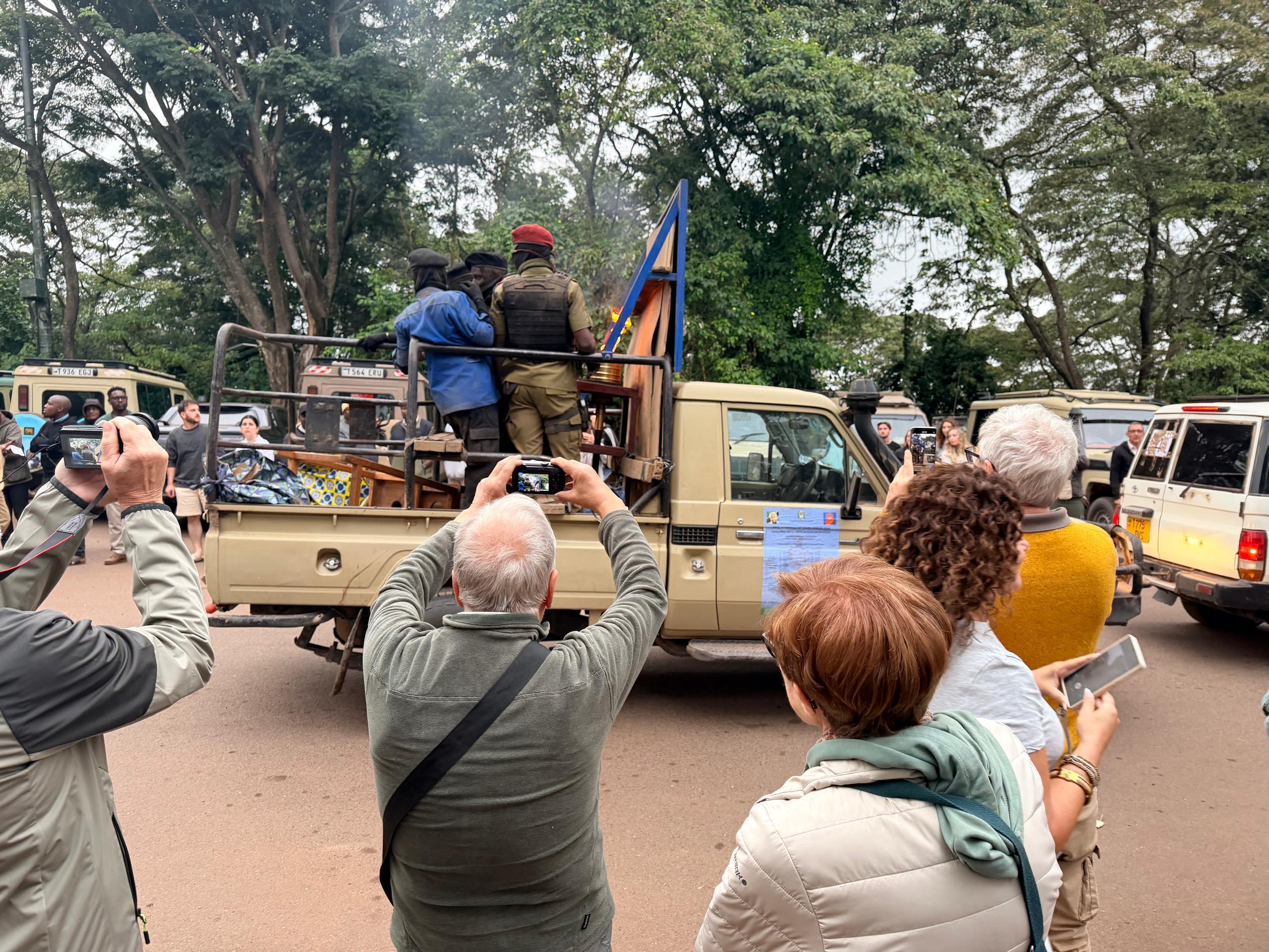 WATALII WASHUHUDIA MWENGE WA UHURU UKIMULIKA MAAJABU YA NGORONGORO