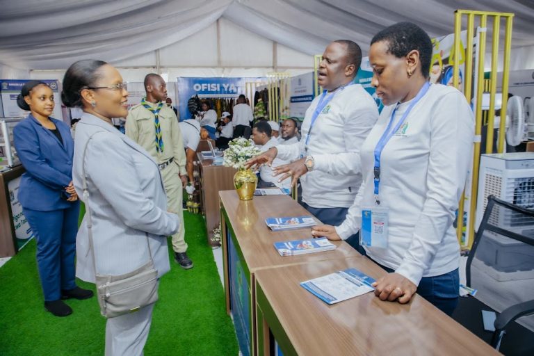 PROF. NAGU ARIDHISHWA NA HUDUMA ZINAZOTOLEWA BANDA JUMUISHI LA OFISI YA WAZIRI MKUU SABASABA