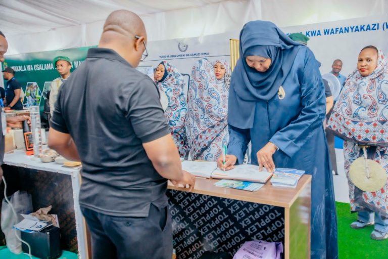 RC TANGA BALOZI BATILDA BURIAN AMPONGEZA ‘CEO’ WA TARURA KWA UBORA WA BARABARA LUSHOTO
