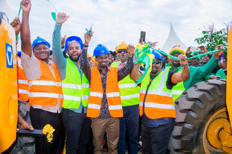 DC MNZAVA AZINDUA MITAMBO MIWILI YA UKARABATI WA BARABARA YENYE THAMANI YA ZAIDI YA MILIONI 600 MOSHI