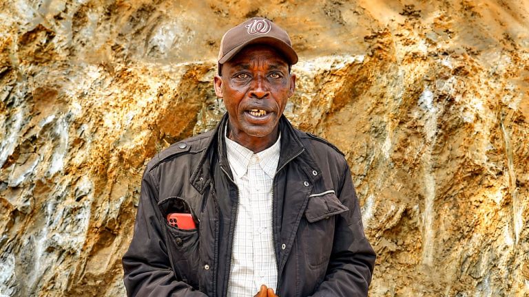 WANANCHI LUSHOTO WAMSHUKURU RAIS SAMIA, WAMPONGEZA PROF. SHEMDOE KWA UJENZI WA BARABARA YA MALIBWI – KWEKANGA-NGWELO
