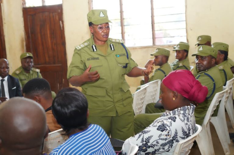 POLISI KATA WATAKIWA KUSHIRIKIANA NA VIKUNDI VYA ULINZI KATIKA MAENEO YAO.