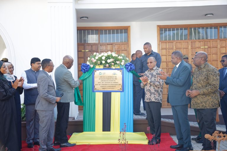 RAIS MWINYI AZUNDUA KITUO CHA MABASI ZANZIBAR (ZAN BUS)