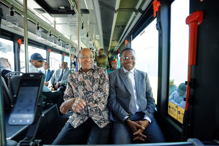 RAIS MWINYI AZINDUA MABASI YA UMEME, AAGIZA VITUO VIKAMILIKE HARAKA