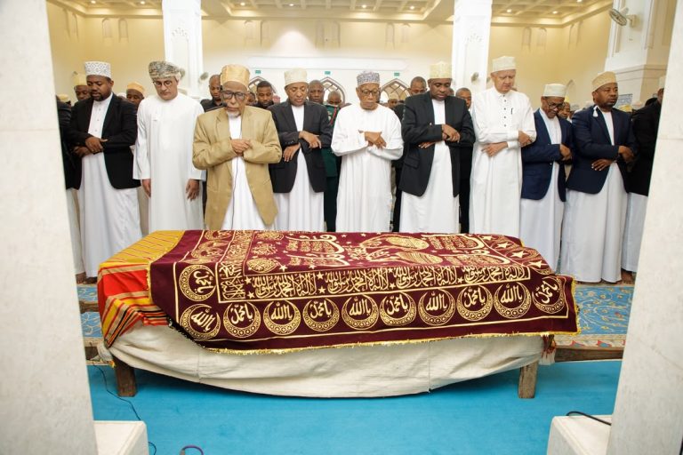 RAIS DKT. MWINYI ASHIRIKI SALA YA IJUMAA, AONGOZA KUAGA MWILI WA SHEIKH ABDULLAH HAMID SULEIMAN