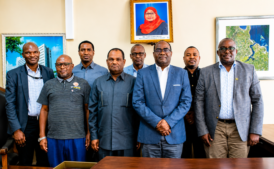 WAZIRI DKT. AKWILAPO AKUTANA NA TAASISI YA WAPIMA ARDHI TANZANIA