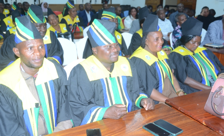 MKUU WA MKOA WA RUVUMA AIPONGEZA HALMASHAURI YA WILAYA MBINGA KWA KUKUSANYA SHILINGI BILIONI 13.4 KATI YA LENGO LA KUKUSANYA SHILINGI BILIONI 10