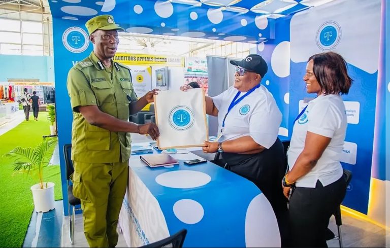 KAMANDA WA KANDA MAALUM DAR ES SALAAM ATEMBELEA BANDA LA OFISI YA MWANASHERIA MKUU SABASABAA
