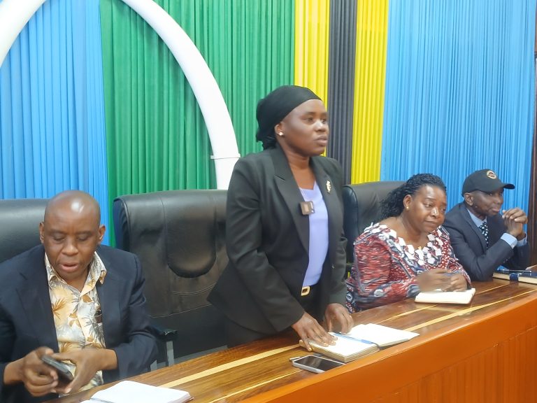 HALMASHAURI YA MANISPAA IRINGA YAWAONYA WATOA HUDUMA ZA USAFI, YATAKA MAADILI NA UWAJIBIKAJI