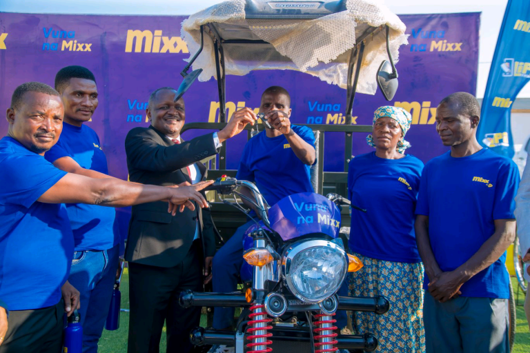 WAKULIMA KANDA YA KATI WAVUNA NA MIXX