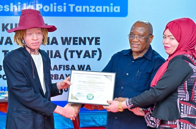 IGP WAMBURA AKABIDHIWA HATI YA SHUKRANI NA TYAF