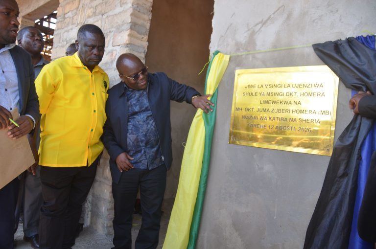 DKT. HOMERA AAGIZA WAKANDARASI WANAOCHELEWESHA MIRADI KUONDOLEWA