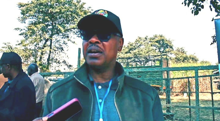 DC NGORONGORO AIPONGEZA KAMPUNI YA WEST KILIMANJARO RANCHING KWA KUENDELEA KUTOA ELIMU YA MATUMIZI BORA YA MBEGU ZA KISASA ZA MIFUGO