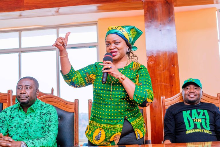 MHE. MAHUNDI ASHIRIKI MAPOKEZI YA MWAKILISHI WA MWENYEKITI WA UWT TAIFA KATIKA ZIARA YA KIKAZI CHUNYA