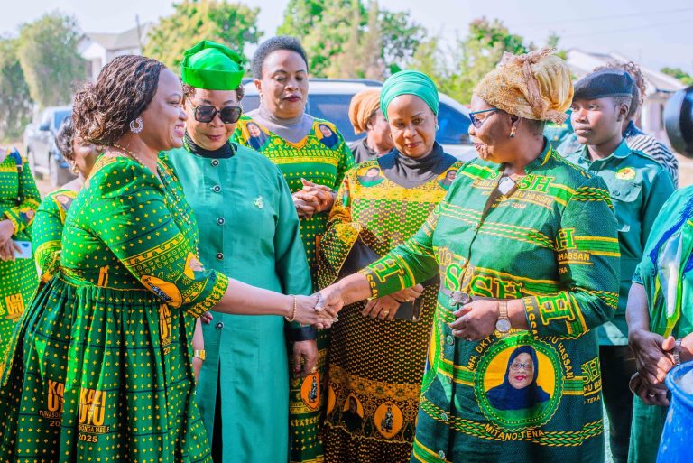 MWENYEKITI UWT TAIFA MARY CHATANDA AMPA KONGOLE MBUNGE VITI MAALUM MKOA WA MBEYA MHESHIMIWA MARYPRISCA MAHUNDI 