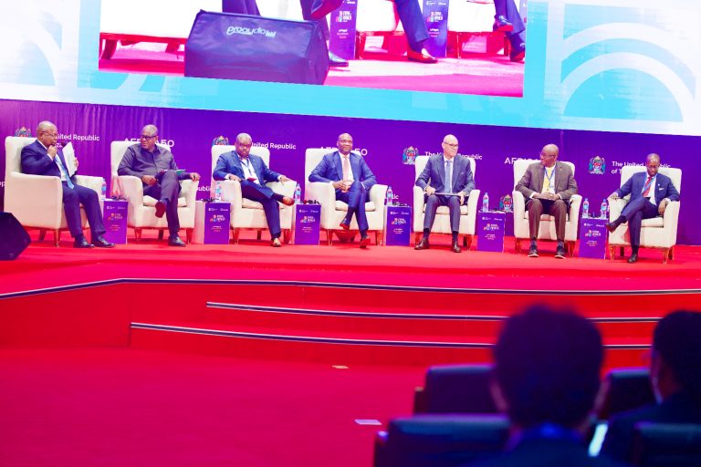 RAIS SAMIA AIBEBA TANZANIA MABEGANI, ATOA MWELEKEO AFRICA50 UWEKEZAJI MIUNDOMBINU